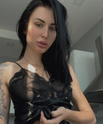 У меня много возможностей для тебя: классический секс, оральные ласки, массаж и многое другое. 💦🔥 К тому же, у меня есть отличные отзывы от моих довольных клиентов, которые говорят о моей незабываемой душевности и опыте. 😉 Не говоря уже о фото, которые у меня есть в свободном доступе! 📷 Я живу в самом сердце Москвы, поэтому встретимся в уютных апартаментах в центре города или могу приехать к тебе. Жду твоего звонка, дорогой! 📞🌹 7319, 23 года